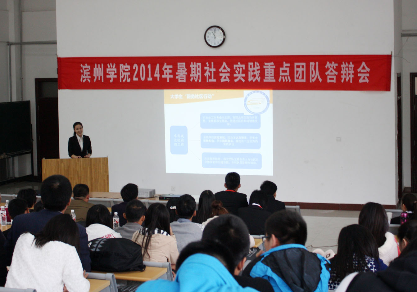 關(guān)注留守兒童、服務(wù)社區(qū)、義務(wù)支教、關(guān)愛老人、就業(yè)創(chuàng)業(yè)研究
