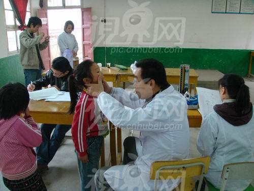 免費(fèi)上門體檢讓留守兒童從中受益
