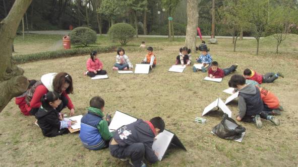 繪畫大班幼兒戶外寫生活動