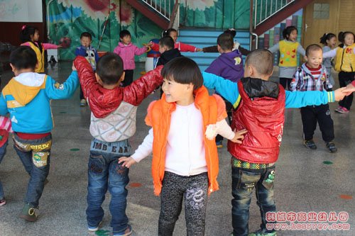 幼兒戶外游戲比賽活動