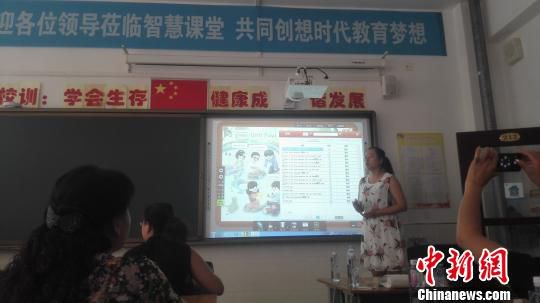 呼和浩特中小學(xué)試水互聯(lián)網(wǎng):智慧課堂“嘗甜頭”