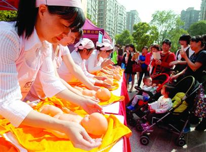 家政業(yè)調(diào)查:雇主偏好年輕保姆 保姆最關(guān)心養(yǎng)老