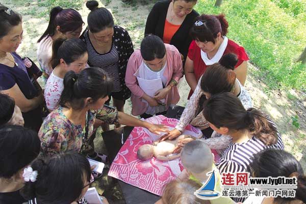 好月嫂難找 家政服務亟待擺脫“中介+村姑”模式