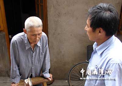 狀告二子找保姆服侍