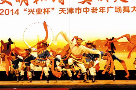 久九舞蹈團(tuán)在表演《扎西德勒》。