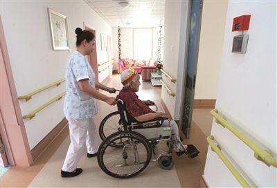 本版圖片為天津市首家失智老人康復中心。