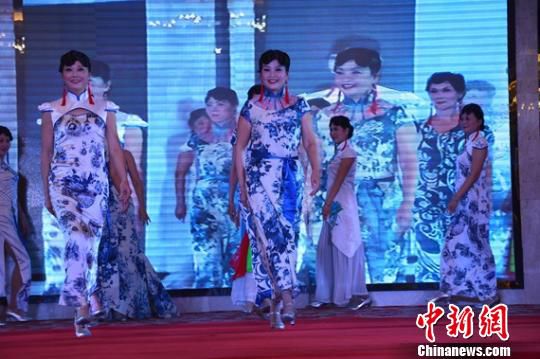 中老年模特隊(duì)長沙走秀 弘揚(yáng)旗袍文化