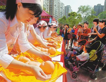 上海市“金牌”家政員現場展技能