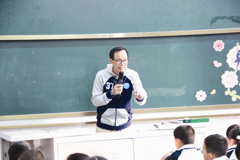 著名兒童詩人雪野蒞臨小桔燈-十堰晚報數字報