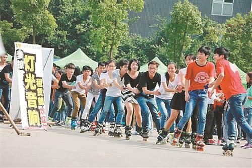 高校社團(tuán)火爆 讓人歡喜讓人憂