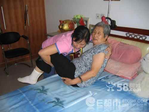 找保姆,找月嫂,育兒嫂 《找保姆月嫂》:云南保姆月嫂服務(wù):我想找家政工作,早出晚歸的。做過(guò)一年多