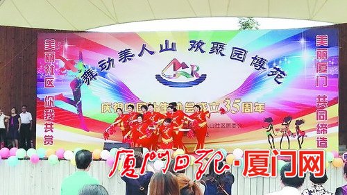 我市計生協會會員活躍在基層，用群眾喜聞樂見的形式傳播婚育新風。