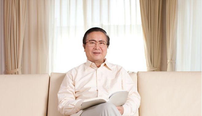 46歲住家保姆頻頻示好,69歲老人:工資可以給,但