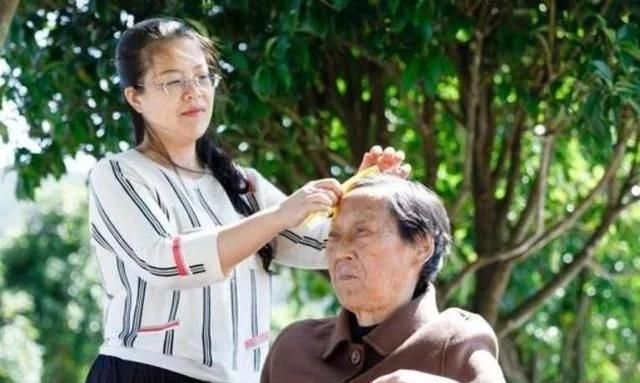 55歲阿姨:從護工到住家保姆,雇主提出加工資要