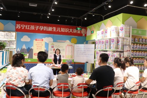 蘇寧紅孩子育嬰師馮芳:面對(duì)20后寶寶,我一刻也不敢放松